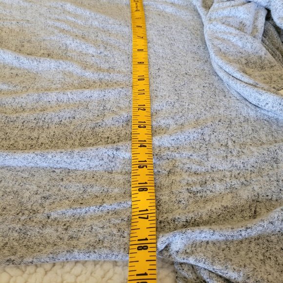 NWT Green Envelope Los Angeles Gray Sweater M - Picture 7 of 9